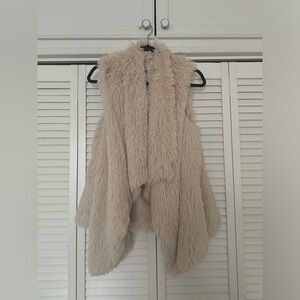 Cozy & Sleek Light Beige Faux Fur Vest - Size M
